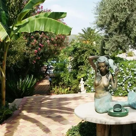 Oscar Seaside & فندق