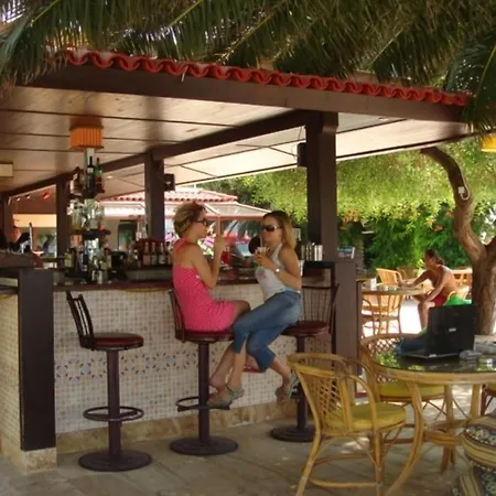 Oscar Seaside & فندق