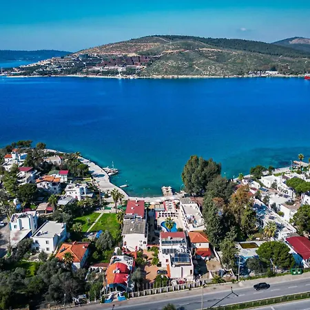 Oscar Seaside & By Club Aquarium Hotel