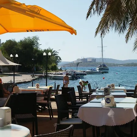 فندق Oscar Seaside & 4*