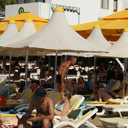 Oscar Seaside & فندق